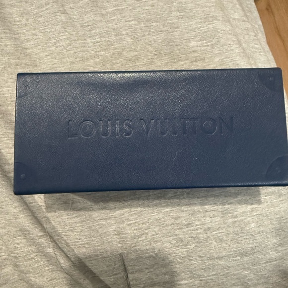 Louis Vuitton sunglasses - Picture 6 of 6
